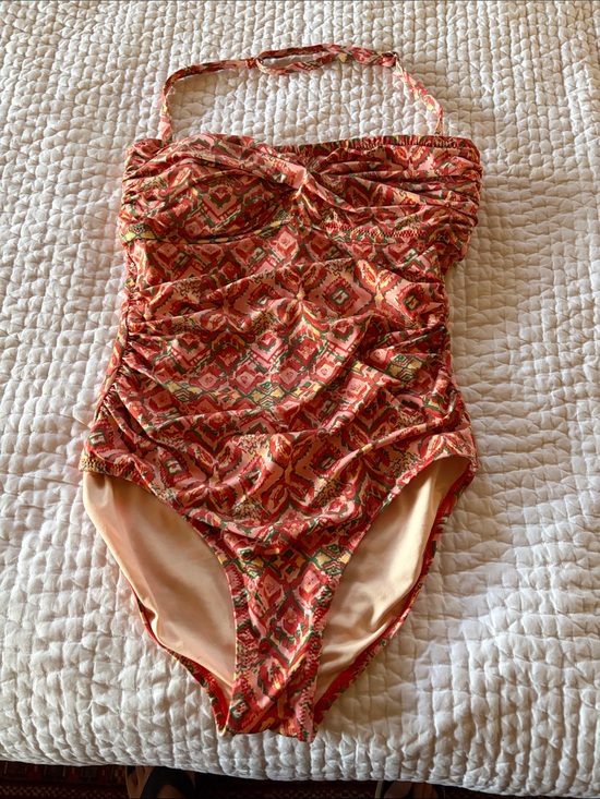 Garnet Hill Other - Garnet Hill Strapless One-Piece Swimsuit in Coral geometric pattern. Size 6.